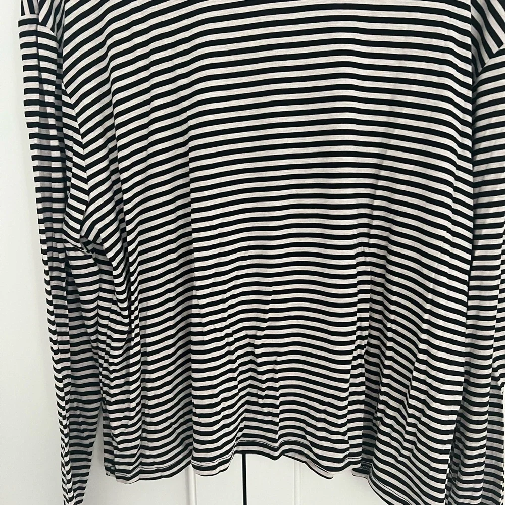 Studio Monochrome Striped Tee. Waist length. Chic and super comfortable. Soft. - Picture 6 of 14